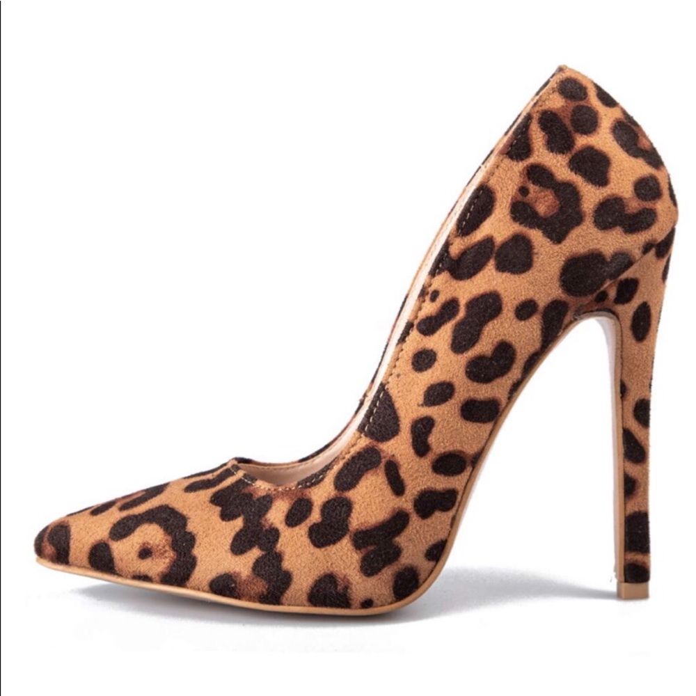 Super Sexy, Leopard Stiletto Pointed Toe Pumps 8M - Picture 2 of 8